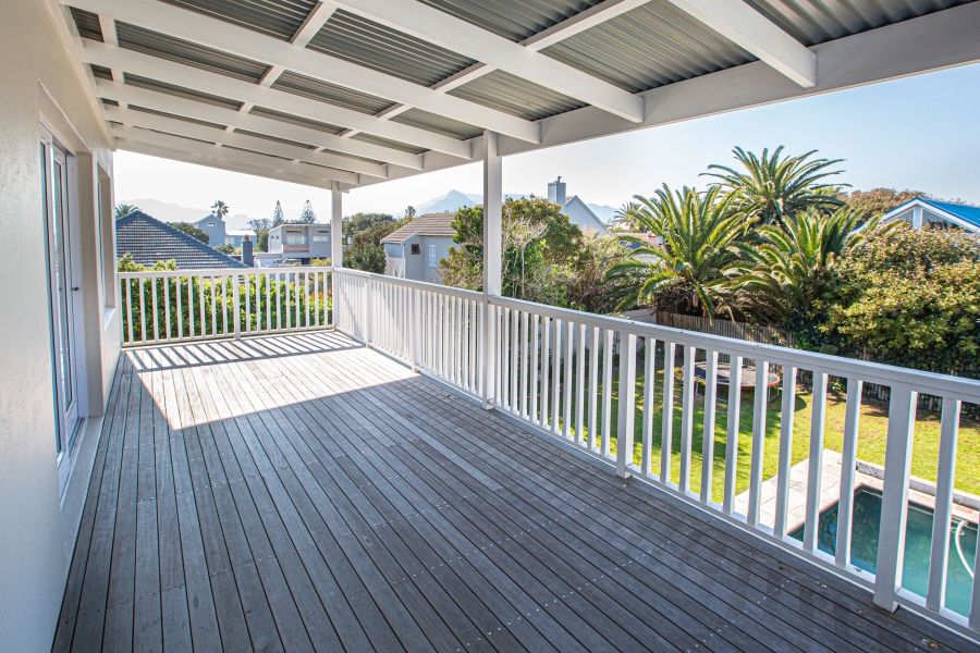 5 Bedroom Property for Sale in Kommetjie Western Cape